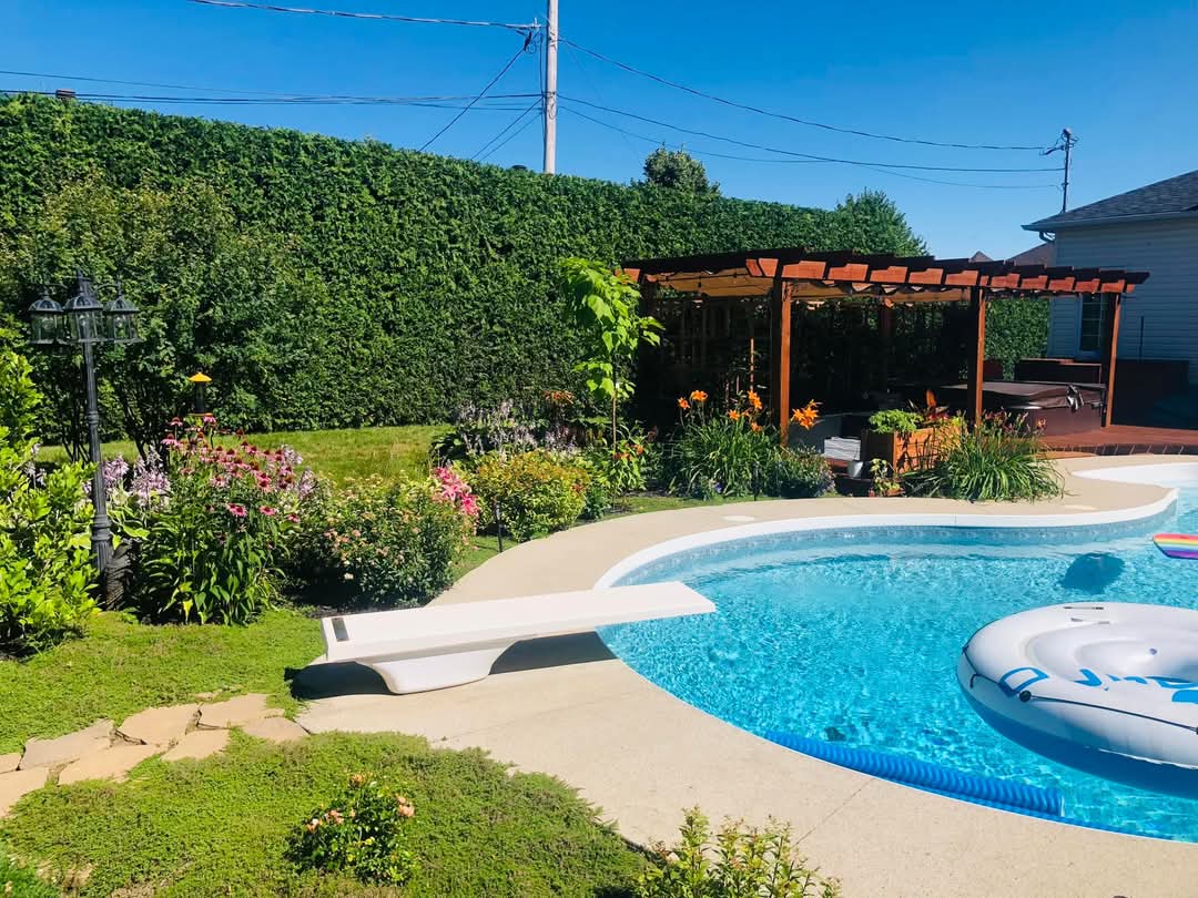 Taille de haie dense et structurée — Outaouais